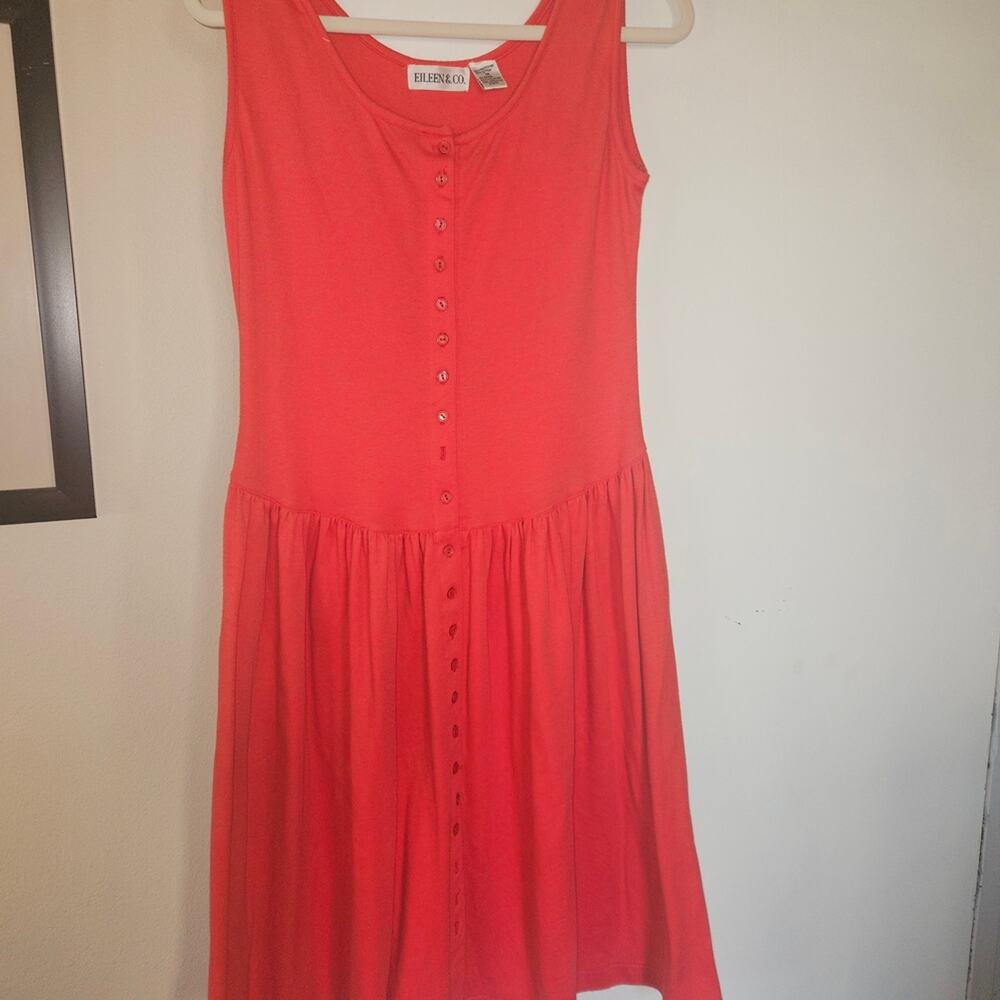 Vintage Eileen & Co. red sleeveless midi dress with a button front. medium